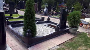 После монтажа гранитных балок и столбов необходимо промазать все стыки гранита герметиком